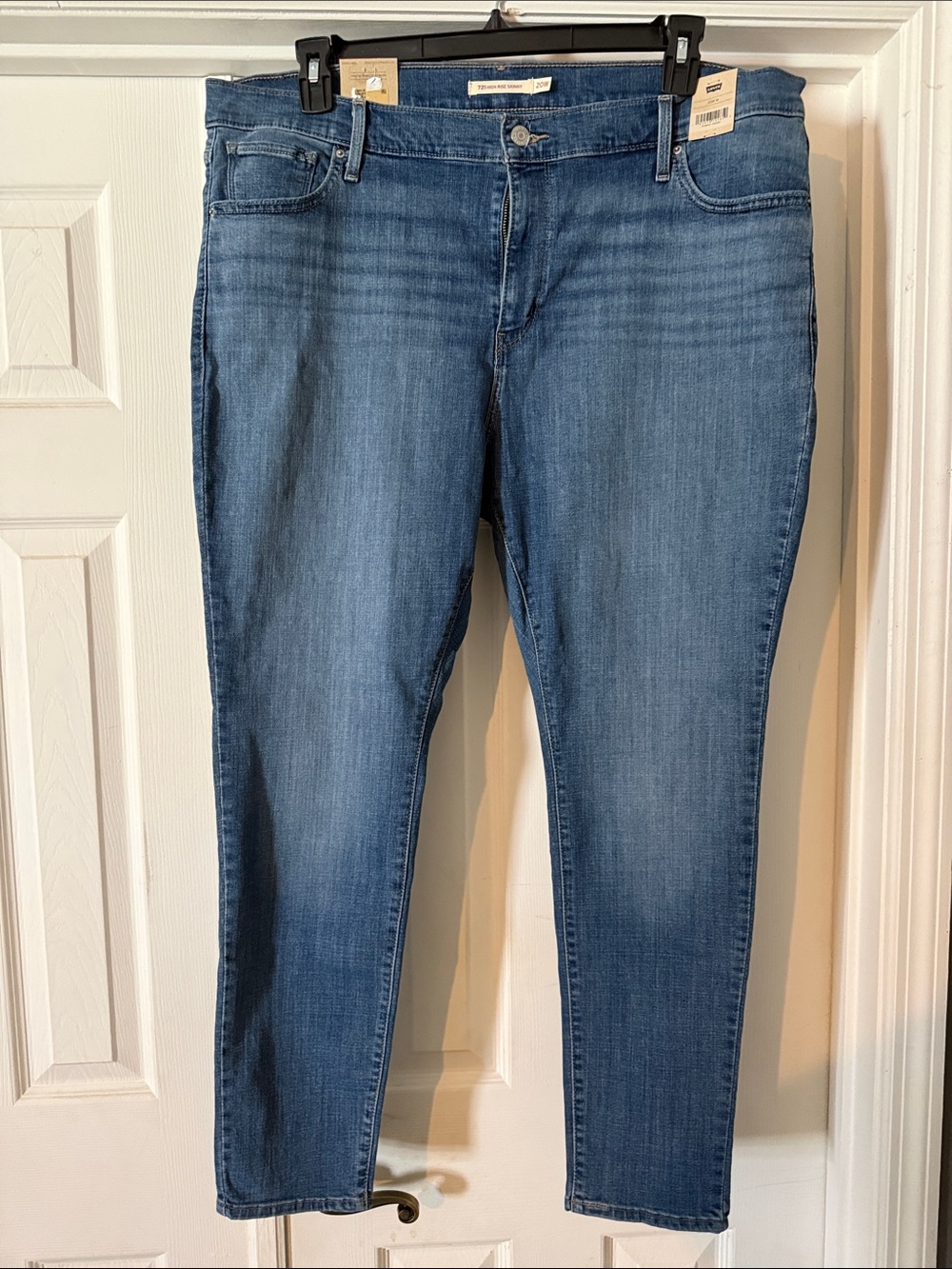 Levi's Women's Skinny Jeans in Medium Blue Wash